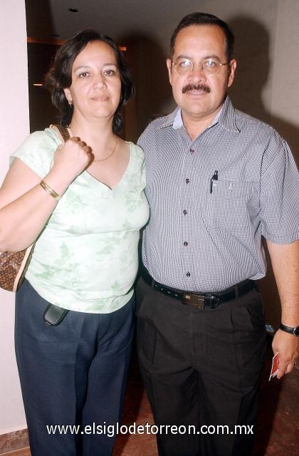 15102006 
Luz María Frías de Ávila y Ezequiel Ávila.