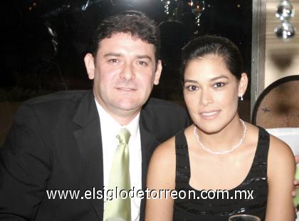 15102006 
Óscar Ortiz y Brenda de Ortiz.