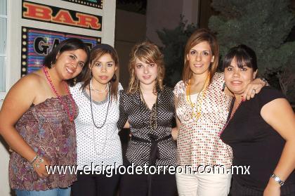 17102006
Silvia Cavanzón, Cecilia Villalobos, Sofía Villarreal, Katty Dávila y Jimena Vega.