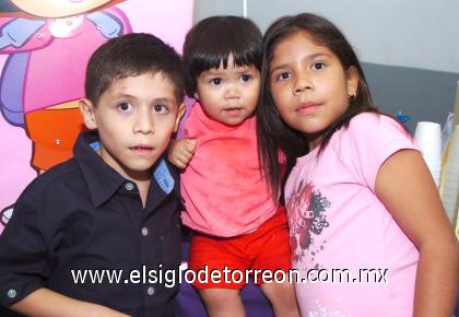16102006
Eduardo, Génesis y Andrea.