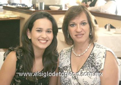 17102006
Graciela de Rimada y Marcela de López.