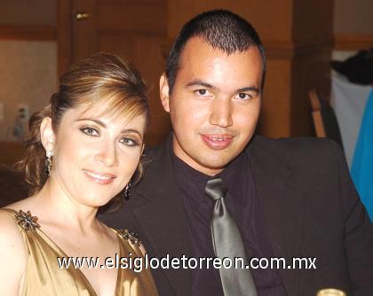 16102006
Cecy Murga de Zarzosa y Alejandro Zarzosa.
