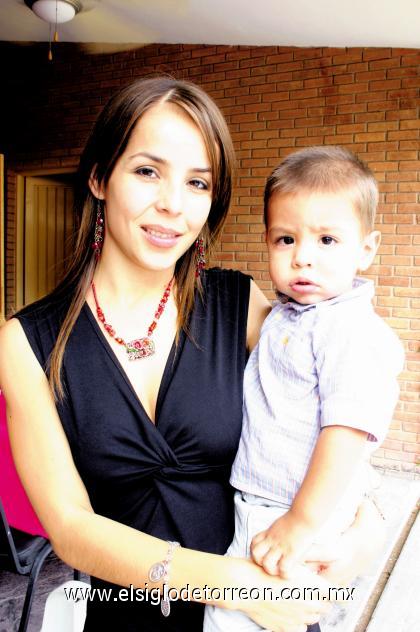 18102006
Claudia Robles y Alfredo Garza.