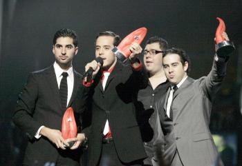 Los grupos mexicanos Maná y Panda fueron los más galardonados de los Premios MTV Latinoamérica 2006, que se otorgaron hoy en la capital mexicana, aunque el británico Robbie Williams fue el que más aplausos arrancó del público.