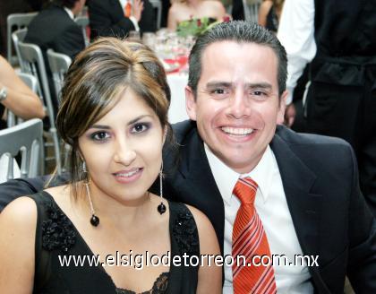 20102006 
Mónica de Torres y Jorge Torres.
