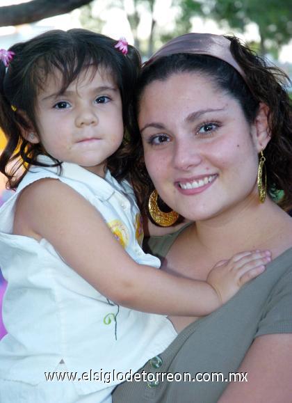 21102006 
 Kelly Jack y su hija Mariangel y Aguirre