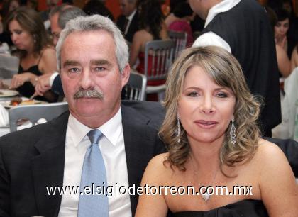 21102006 
 Carlos y Patricia Martínez