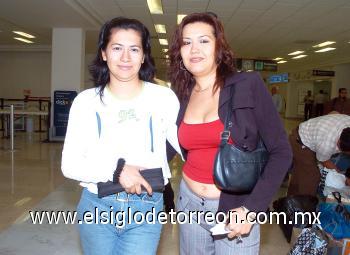 21102006 

 Rosy Luján y Lorena Garza viajaron con destino a Tijuana
