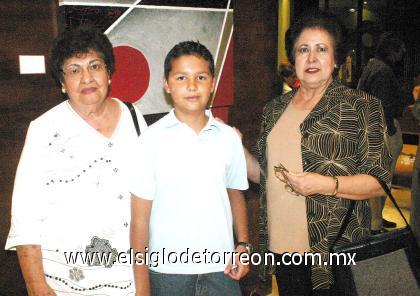 23102006
María de la Luz Calderón, Chata de Sánchez y Gabriel Sánchez.