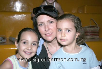 23102006
Maritere, Ana Paula y Fernanda Yarza Ruenes.