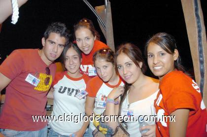 22102006 
Daniel Ledezma, Maritere Pámanes, Mónica Chávez, Ana Rosa Quiroga, Lizeth Aguirre y Damaris Solorio.