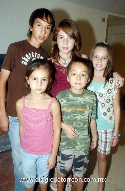 22102006 
Fernando Estrada, Jorge Estrada, Andrea Villarreal, Pamel y Valeria Villarreal.