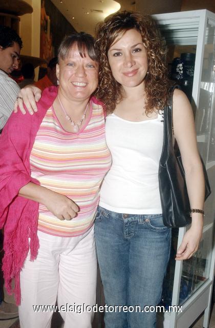 22102006 
Lizette Giese y Martha Rivera.