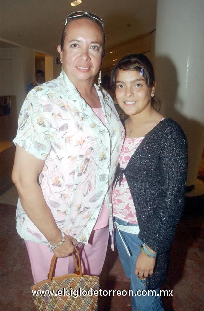 22102006 
Cecilia Aguilera y Dulce Reyes Aguilera.
