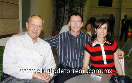 22102006 
Javier Garza, Diego Berlanga y Lucero Galindo.