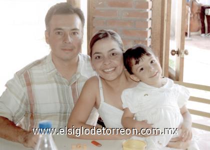 22102006 
Jorge, Píldora y Mara Muñoz García.