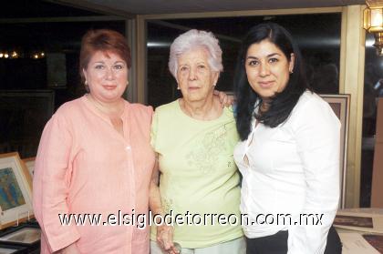 22102006 
Patricia Vázquez, Carmen Salas y Sofía Anaya.