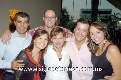 22102006 
Pepe y Charmine Meza, Memo y Lucy Murra, Javier y Érika Cantú.