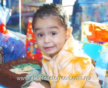 25102006
Juanito Mena festejó su segundo cumpleaños, con una piñata organizada por su mamá, Griselda Mena.