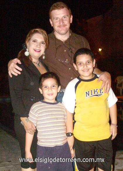 24102006
Emilú, Marcial, Eduardo y Marcial Ramos Clamont.