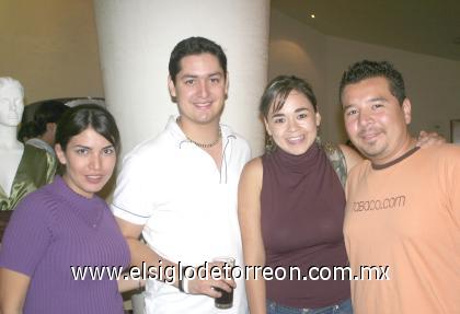 24102006
Cecy Uresti, Arturo Cruz, Sofi Gámez y Eddy Martínez.