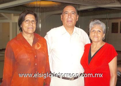 24102006
Elva Martínez, Luis Flores e Irma Tovar.