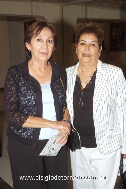 24102006
Isolda de López y Laura Villarreal.