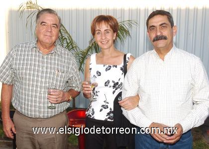 24102006
Rogelio Gaytán, Carmen de Metlich y José Metlich.