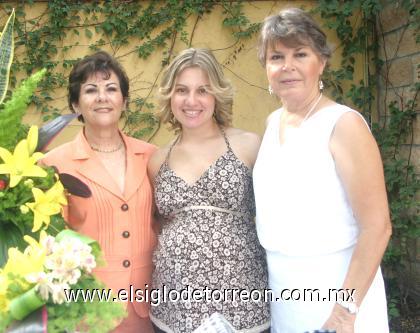 25102006
Silvia González de Martínez con su mamá, Silvia Villalobos y su suegra, Rosario de Martínez.