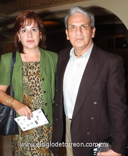 24102006
Lizbeth Ríos e Igor Sifuentes.
