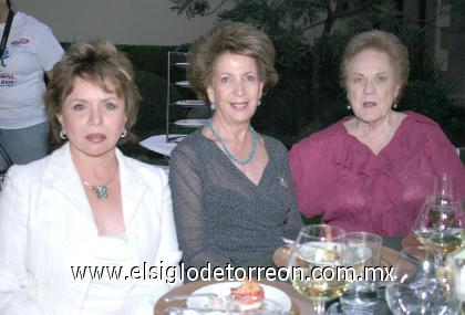 26102006
Alicia G. de Villarreal, Jossie R. de Iriarte y Mercedes P. de Cabranes.