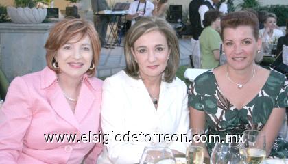 26102006
Amelia Boehringer de Cobo, Laurencia de Santibáñez y Vivi Lugo de González.