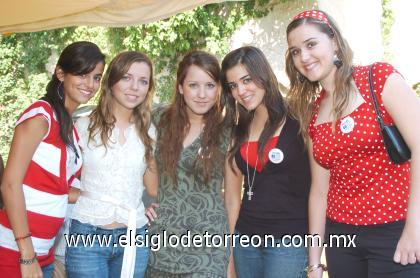 26102006
Cecy González, Camila López, Bárbara Parrás, Vero González y Mayi Ude.