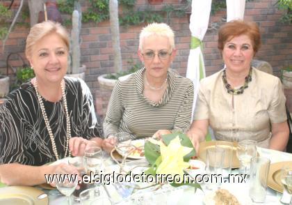 26102006
Malú de Martínez, Esperanza Lavín y Neda de Giacomán.