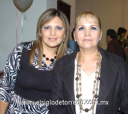 26102006
Mary Chuy de Ceballos y Salomé Ceballos.