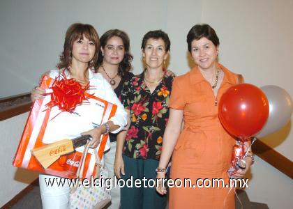 26102006
Muñeca de Tueme, Ana María de Campos, Elsa Zurita y Nena de Cid.
