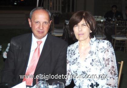 26102006
Javier Garza y Rosario Ramos de Garza.