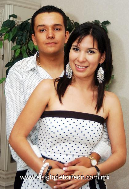 28102006 
 Julio César Valles Galarza y Nayanci Magaña de Valles