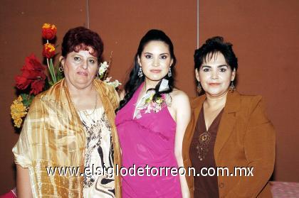29102006 
Lourdes Edith Pérez Rodríguez fue despedida de su vida de soltera con una reunión que le organizaron su mamá, María de Lourdes de Pérez y su suegra, Guadalupe Villagrana de Escalera.