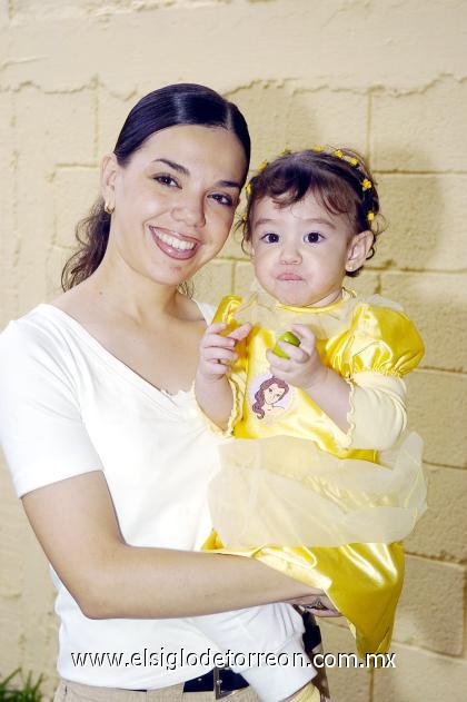 29102006 
Rocío de Garnier y Rocío Garnier.