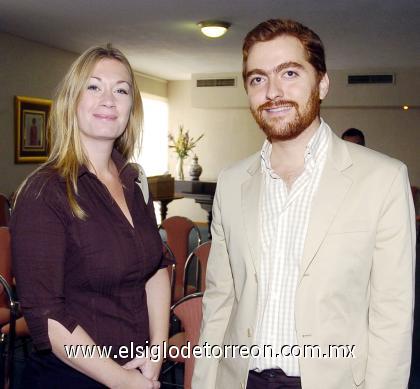 29102006 
Ana Akesson y José Alberto Bitar.