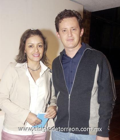 29102006 
César Atiyeh y Karina Carrasco.