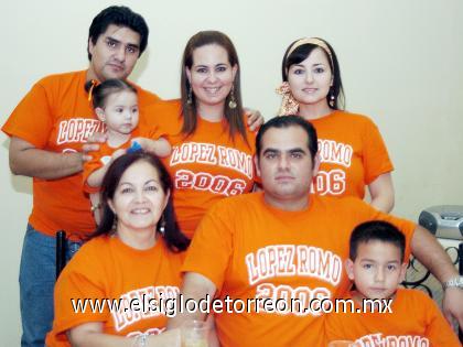 29102006 
Familias Pérez Meléndez y Castillo Meléndez, en reciente reunión.