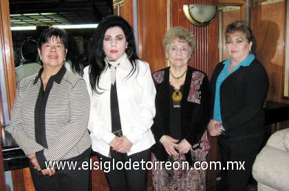 29102006 
Gloria Cepeda, Bertha del Valle de Garza, Bertha A. de Del Valle y Martha Piñón, integrantes de la Mesa Directiva de la Fundación Daremos A.C.