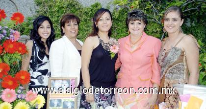 29102006 
Marcela Ramírez, en la despedida de soltera que le ofrecieron en días pasados por su próximo matrimonio.