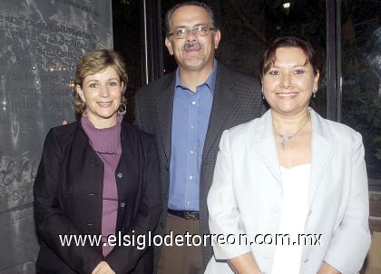 29102006 
María Luisa Madero, Juan José Esquivias y Elsa Robles.