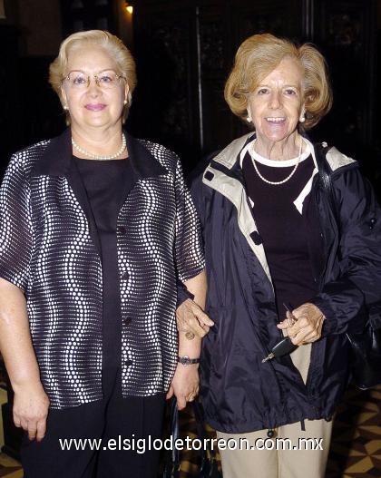 29102006 
Querube Lizárraga y Rosa Gámez.