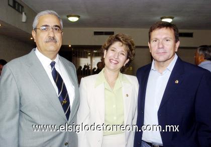 29102006 
Yamil Darwich, Sofía Enríquez y Carlos González.