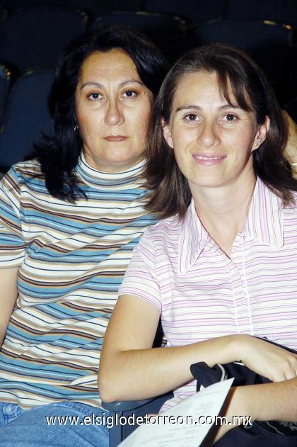 29102006 
Yolanda González e Ivonne Luna.