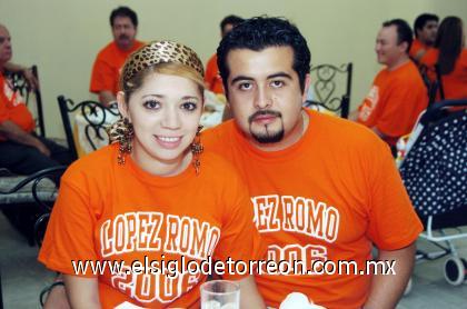 29102006 
Arianna Flores y Javier Dávila.